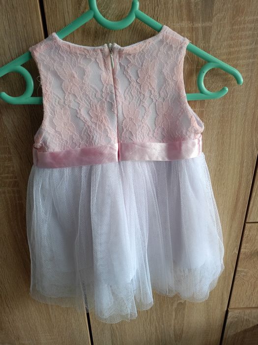 Piękna sukieneczka do chrztu w rozmiarze 68