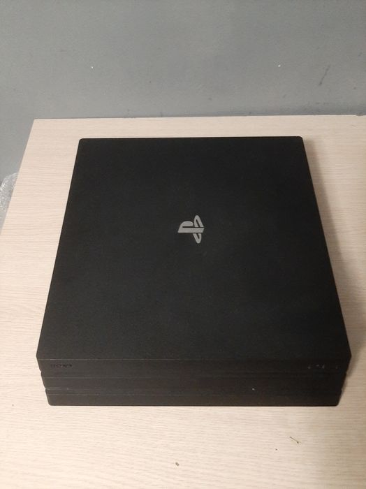 Sprzedam Playstation PS4 Pro 1TB z akcesoriami OKAZJA