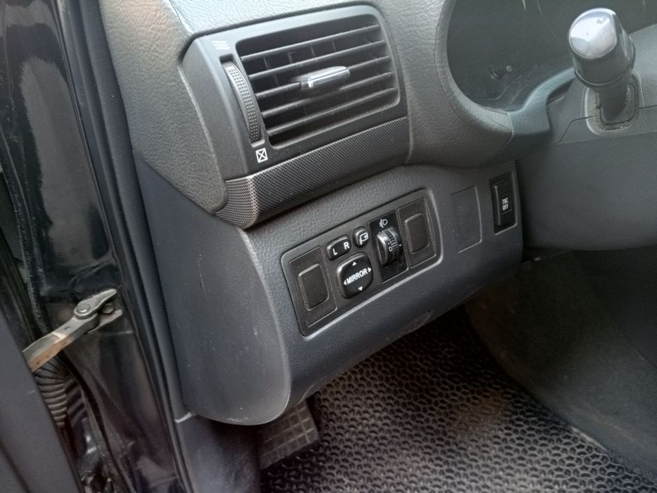 Продам Авенсис 2004год.