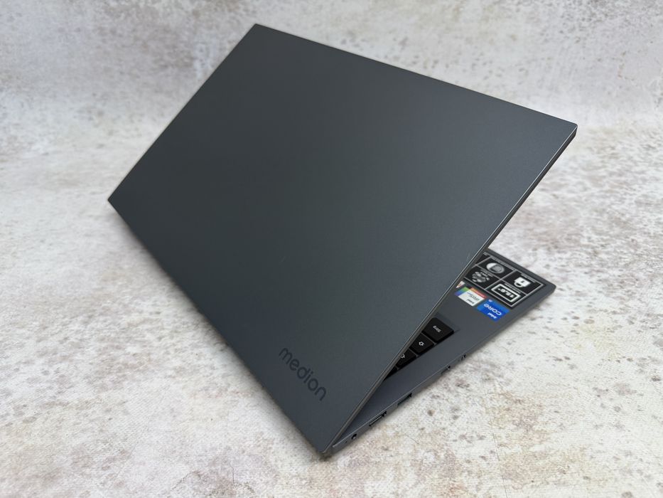 Medion Akoya / i5-1235U 4.4 GHz 10R/12W / 16GB DDR4 / 512SSD / Iris Xe / 15.6FHD / W11
