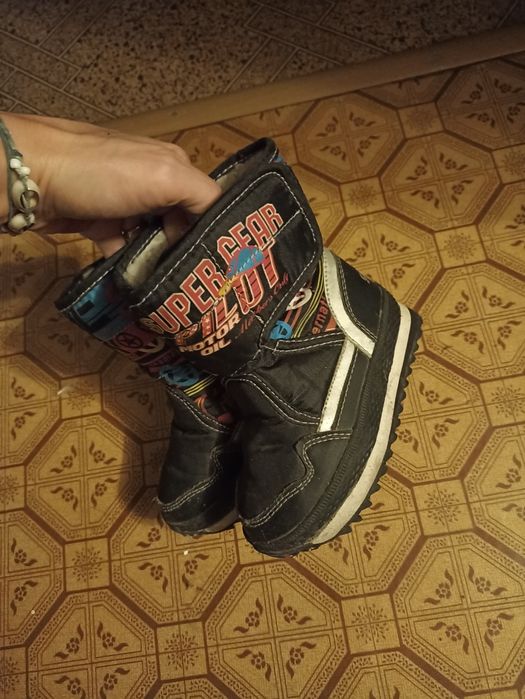 Продам детские дутики на 24 размер