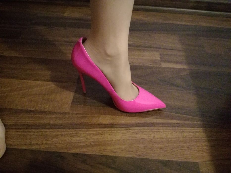neonowe różowe 38 czółenka szpilki badura