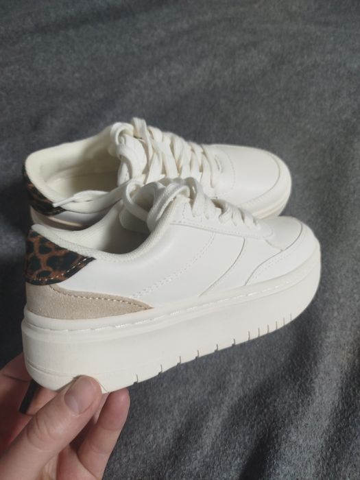 Чудові кросівки Зара для дівчинки,нові,дуже зручні та стильні 32 розм