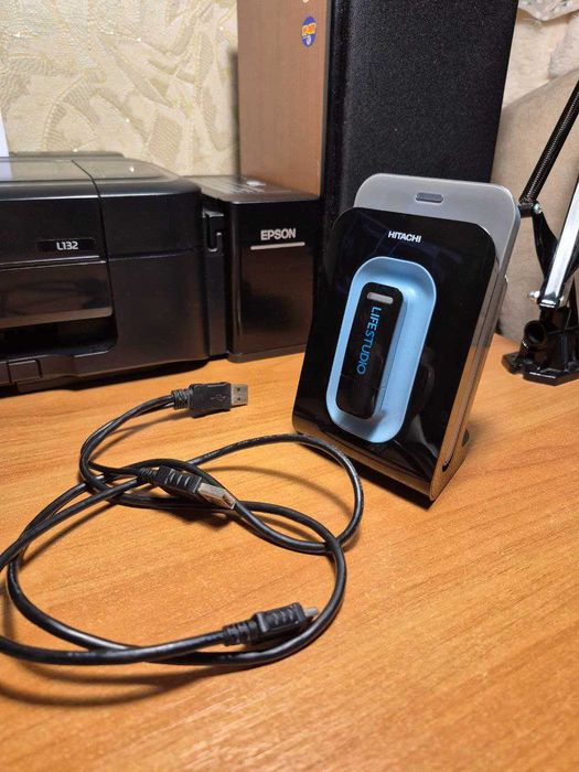 hitachi портативний жорсткий діск, 297 Гб + флешка +док-станція