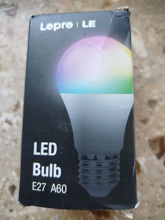 Żarówka LED E27 9W 800lm sterowana aplikacja że smartfona