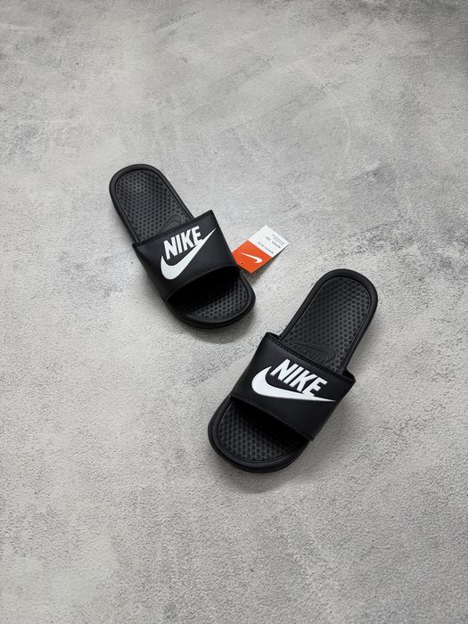 Тапки Nike Swoosh