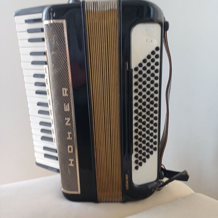 Akordeon Hohner Lucia 4p 96 basów