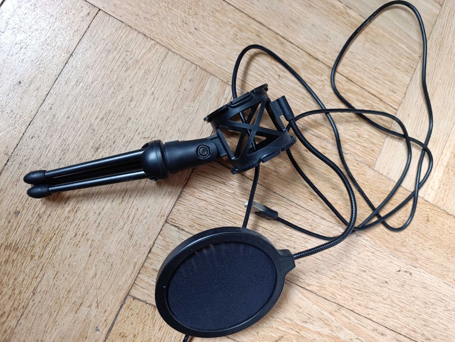 Mikrofon studyjny Blow z filtrem gąbka+podstawka w formie tripodu