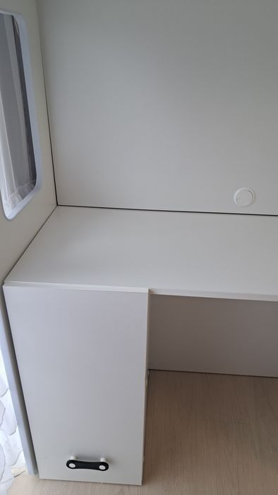 Zestaw mebli dla dziecka z piętrowym łóżkiem