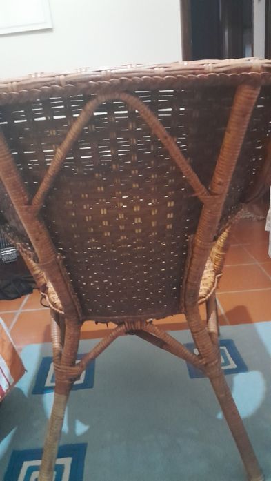 cadeira de vime, em bom estado