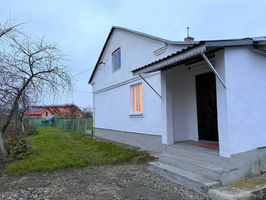 Половина будинку та земельна ділянка 16 сот., с. Батятичі