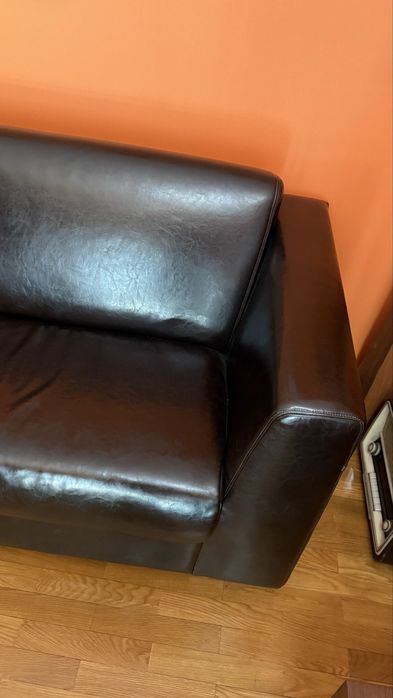 Sofa em pele de dois lugares