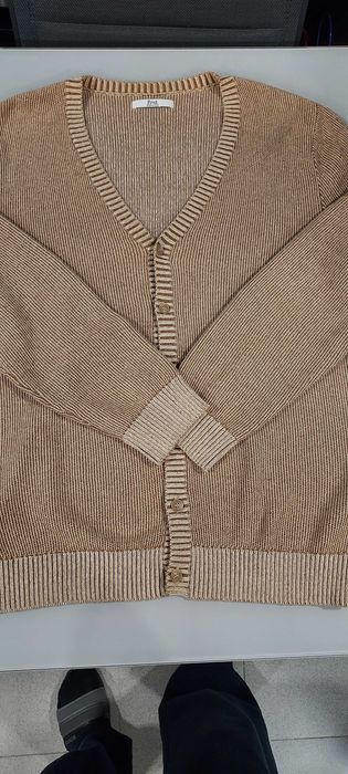 Malha castanha para homem sem uso