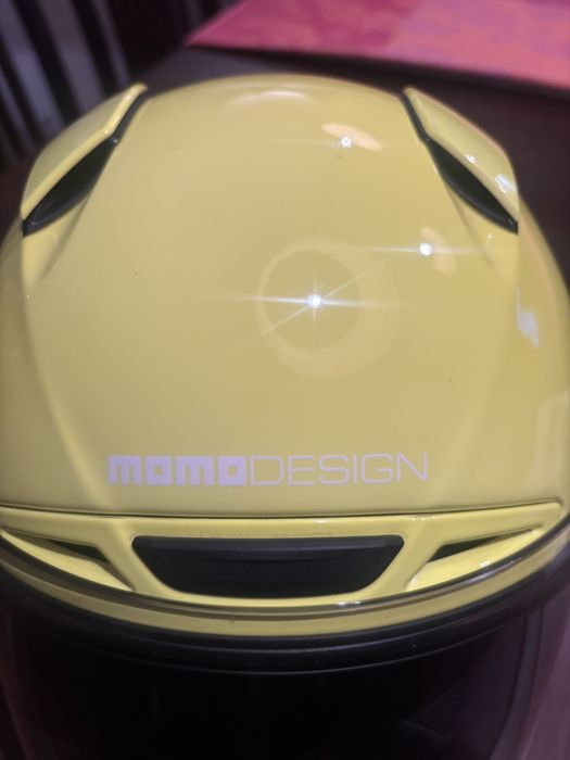 Capacete Momo design