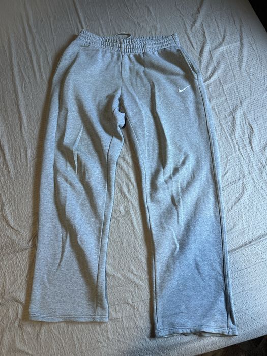 Серые спортивки nike