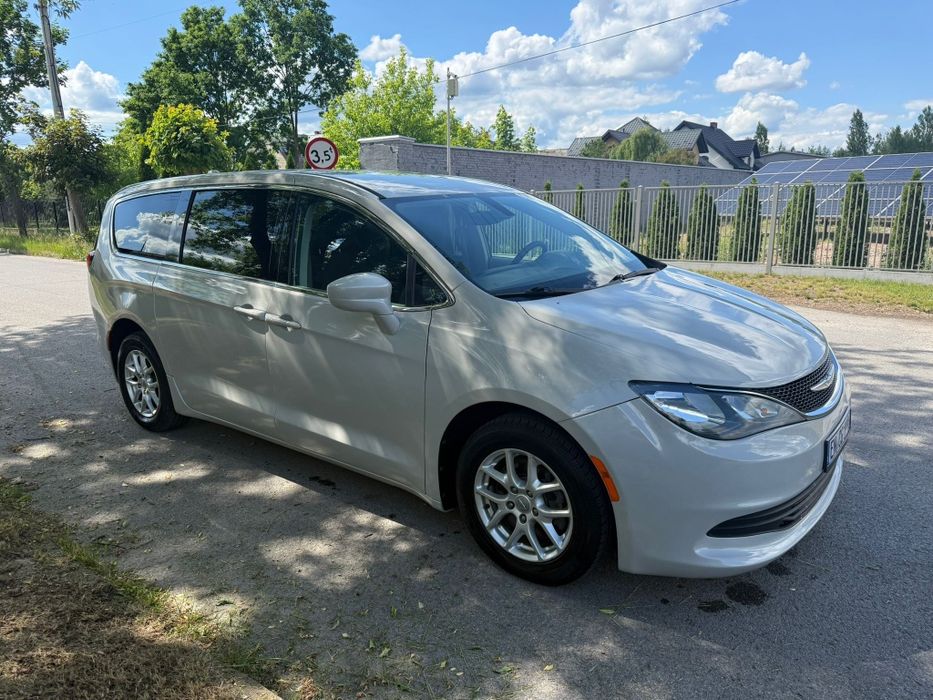 Chrysler Pacifica Auto w kraju