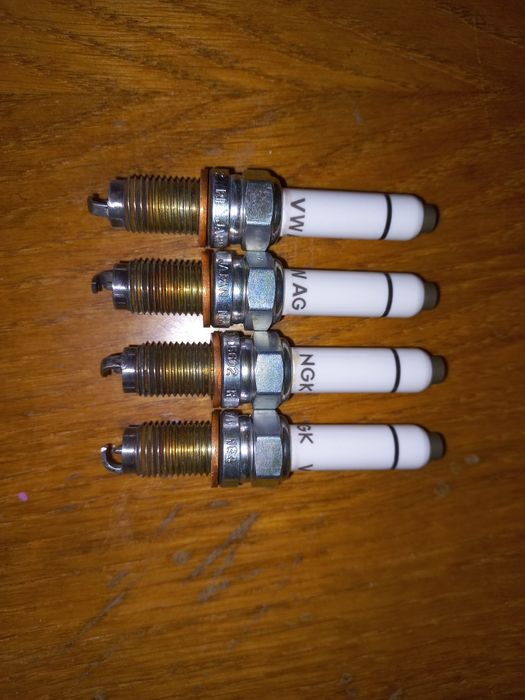 Оригінальні свічки запалювання Volkswagen, Skoda, Audi,  Seat