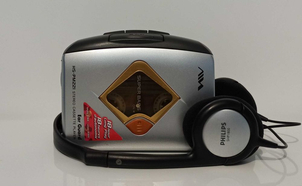 Кассетный плеер AIWA HS-PM221,наушники