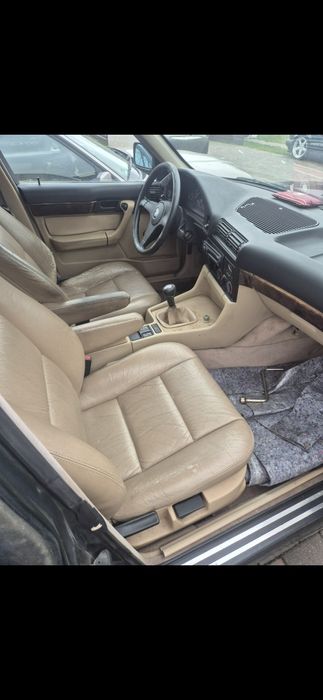 Bmw e34 fotele przód kanapa bezowa skóra podlokietniki sedan