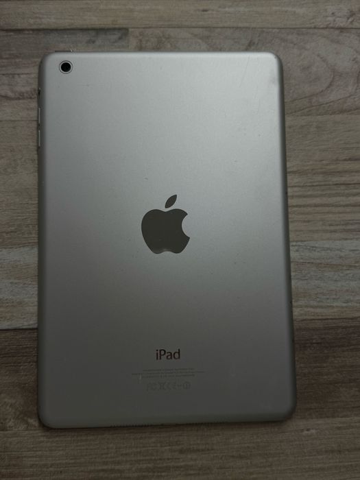 iPad mini 16GB Wi-Fi / повністю робочий / тріснутий екран