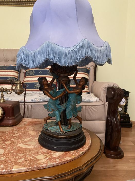 Лампа на стольна Італія