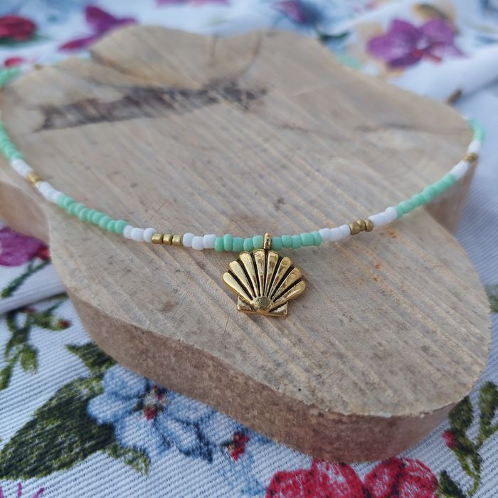 Colar de missangas verde & branco