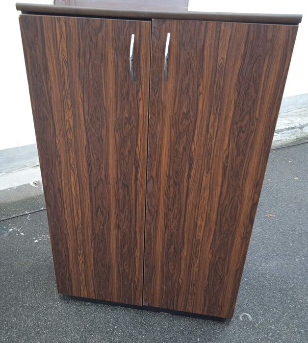Продам офісні меблі