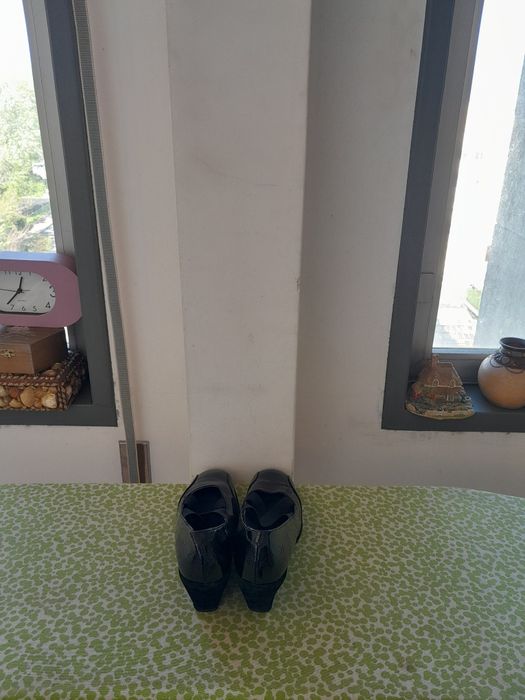 Vendo Sapatos de Senhora FOREVA muito bonitos como novos