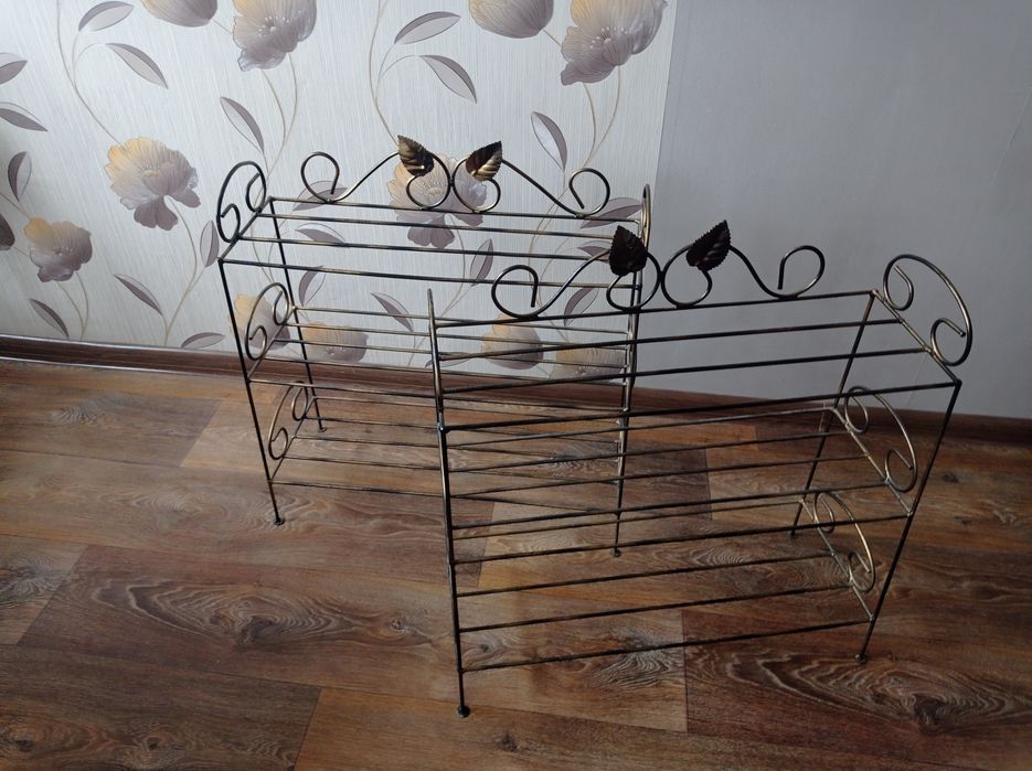 Металеві полиці для взуття