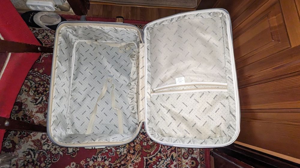 Туристичний чемодан