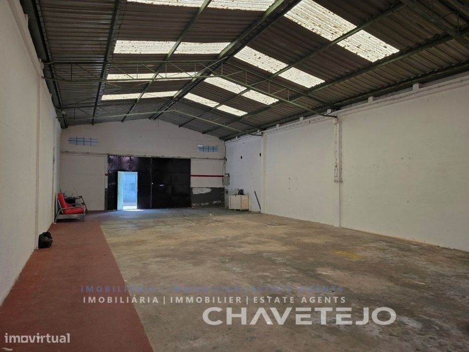 Armazém com 234 m2 em excelente localização.