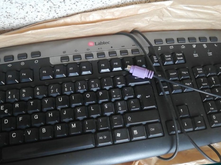 Teclados PC ficha PS2 NOVOS