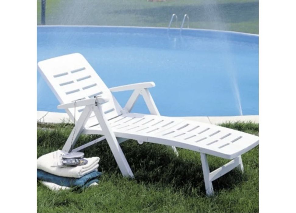 Espreguiçadeira com rodas branco