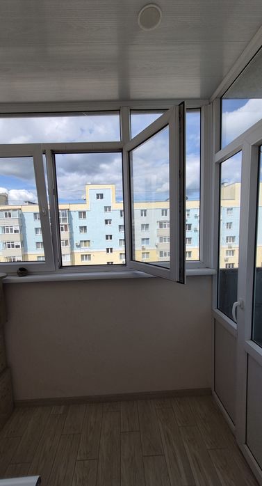 Продам 1 кім з АО, Центр, Меблі та техніка