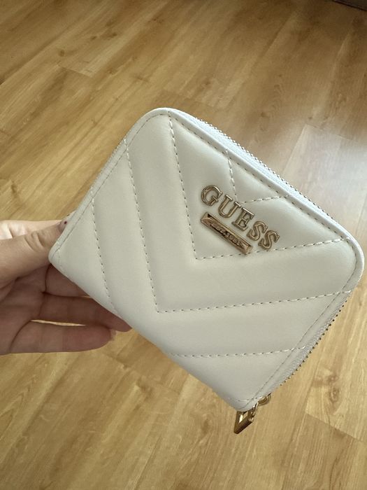 Portfel Guess  bialy