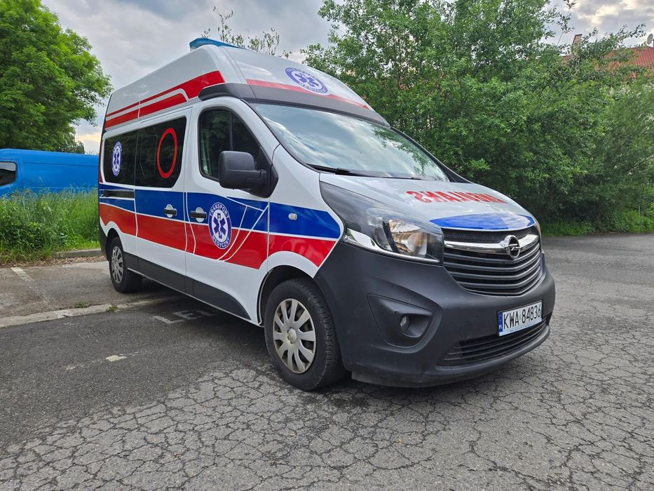 Opel VIVARO TRAFIC AMBULANS KARETKA  Ambulans Karetka typ B nosze