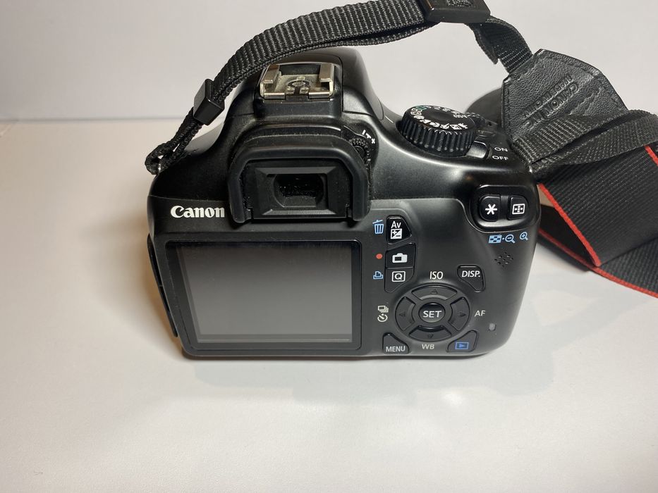 Canon EOS 1100D Фотоапарат
