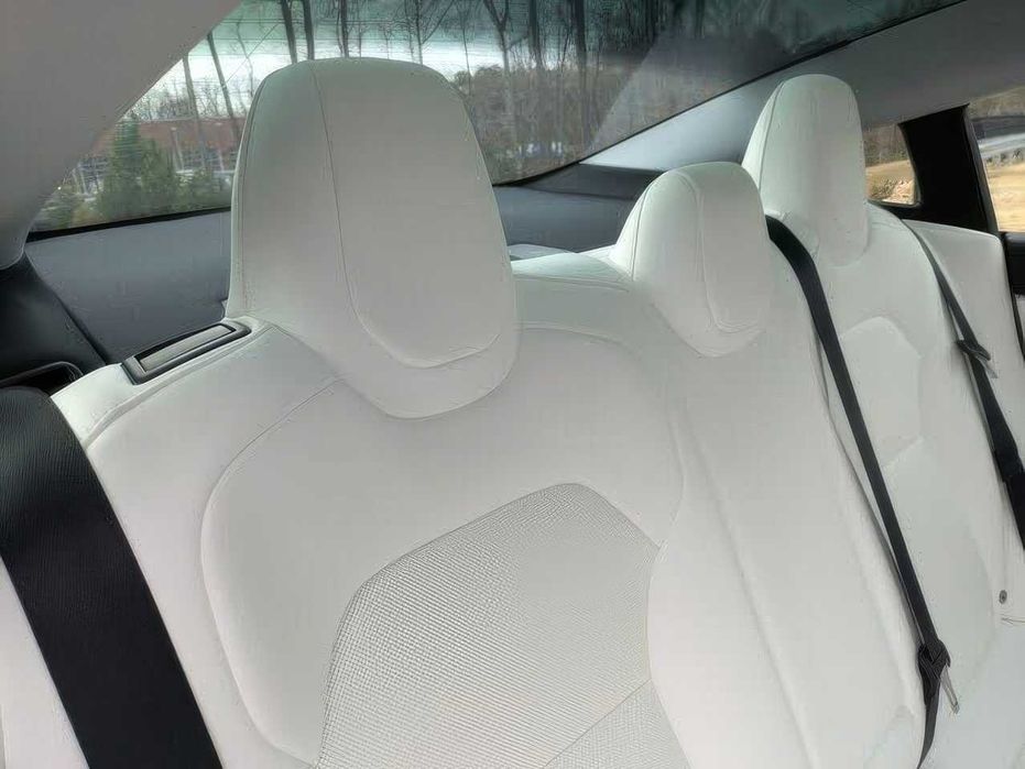 Tesla Model 3      2024