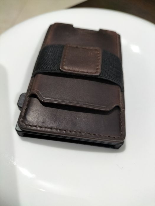 Porta cartões RFID em pele castanho