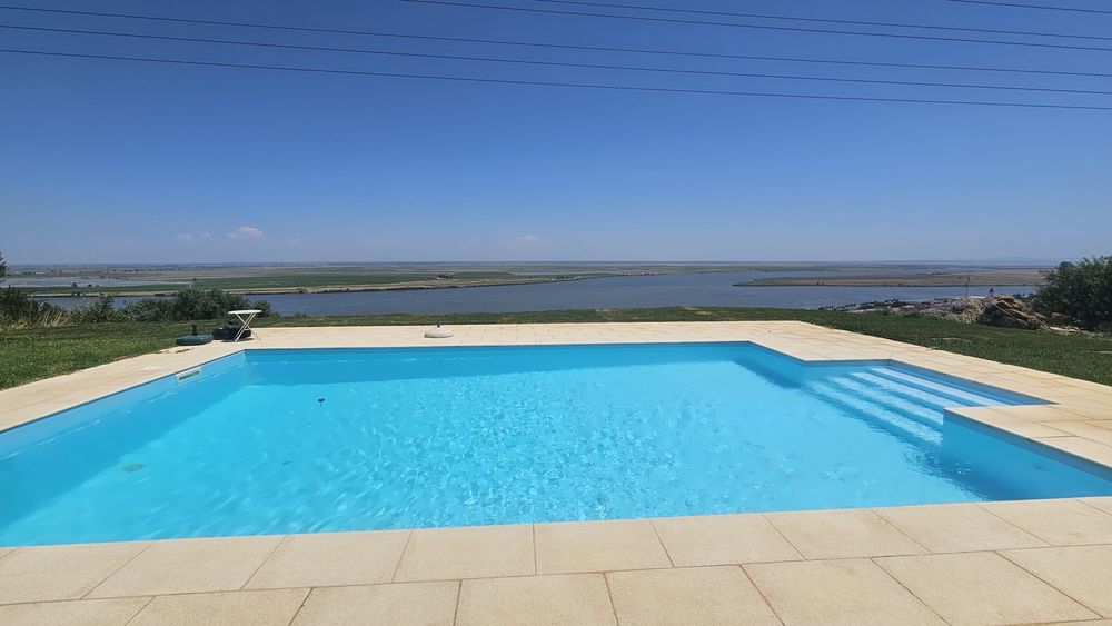 Piscina privada com a melhor vista sobre o Tejo.