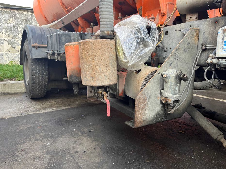 Асенізатори МАЗ-533702 2012р