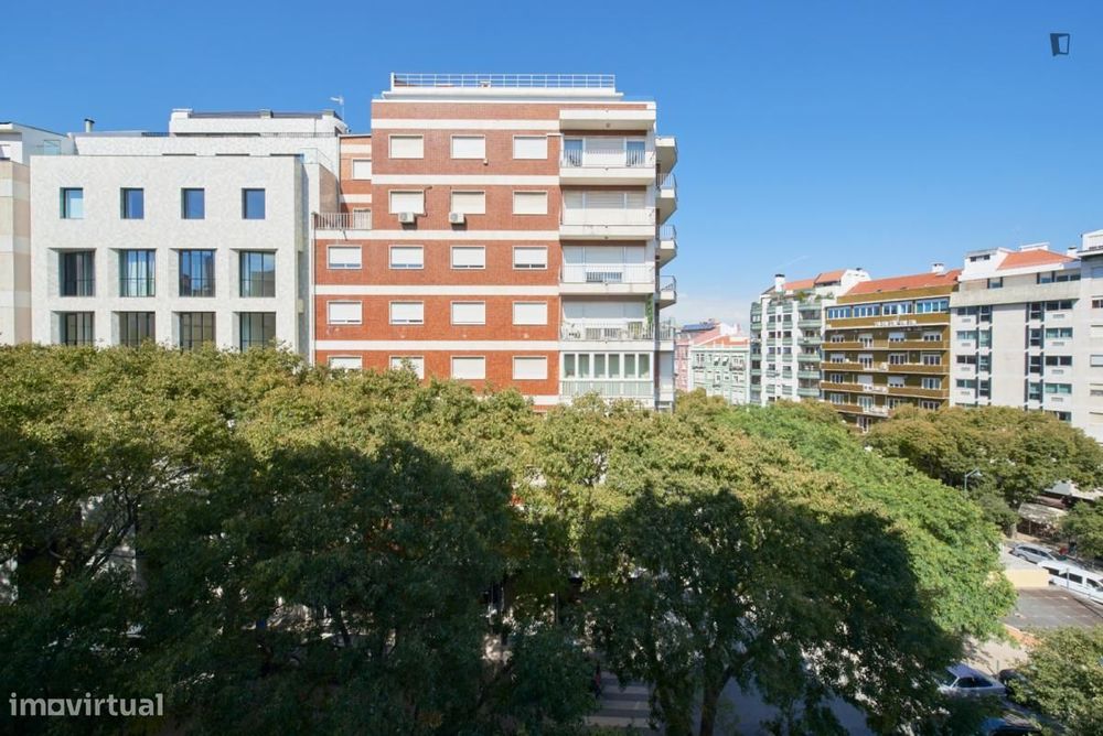 Quarto - localizado em São Sebastião Lisbon