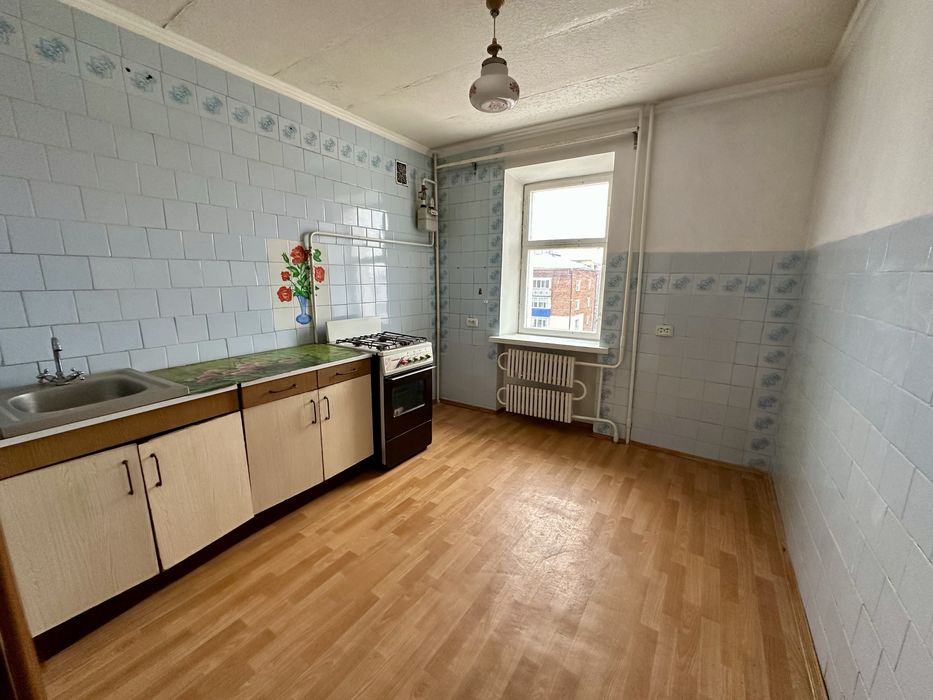 Продам  трикімнатну квартиру.