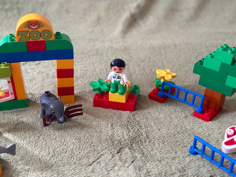 LEGO DUPLO Навколо світу та Зоопарк