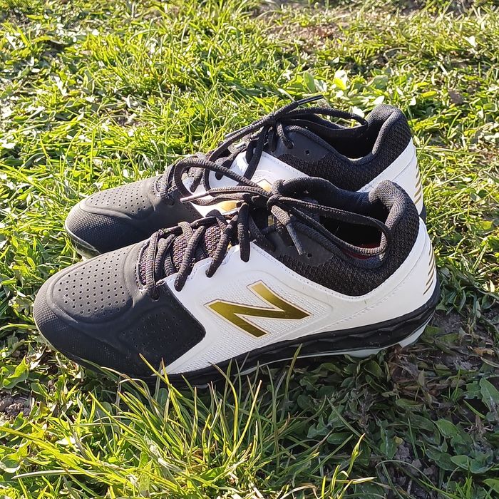 Кросівки New Balance (футбольні / для штучного покриття)