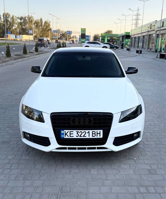 AUDI A4 Офіційне авто