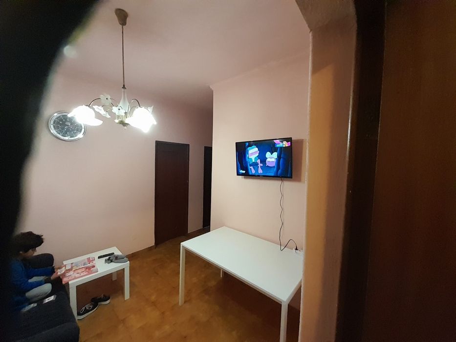 Quarto  em Almada. Romeira. 290 Euros