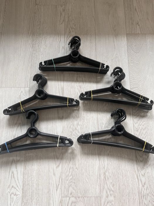 Wieszaki na ubrania czarne mocne plastikowe 50 sztuk