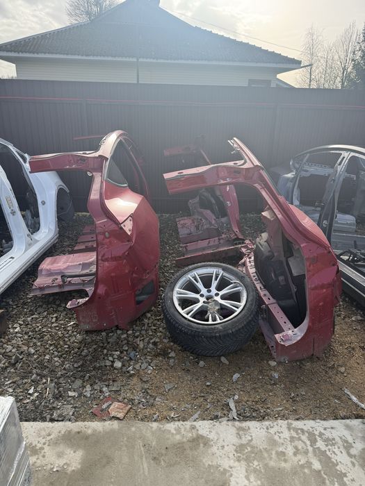 Задня четверть Tesla Model 3 Y