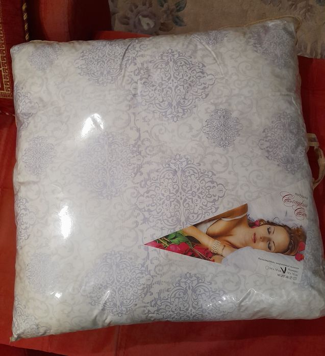 Продам новую подушку 70×70см